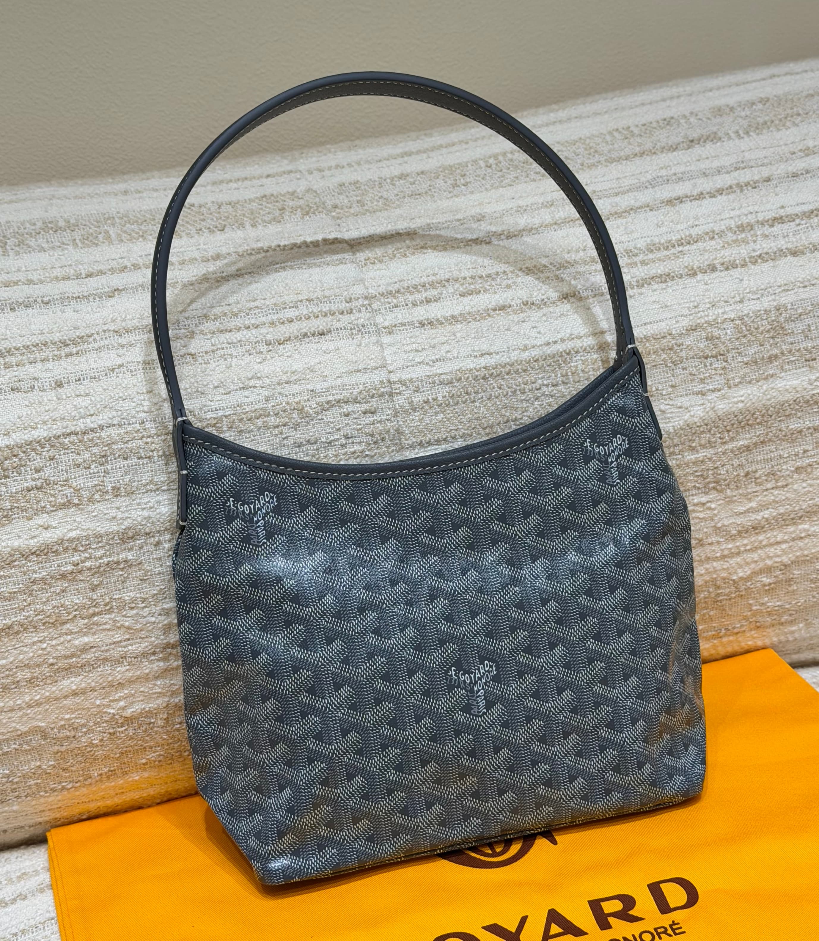 고야드 호보 언더암백 (라우엣 스타일, 그레이)