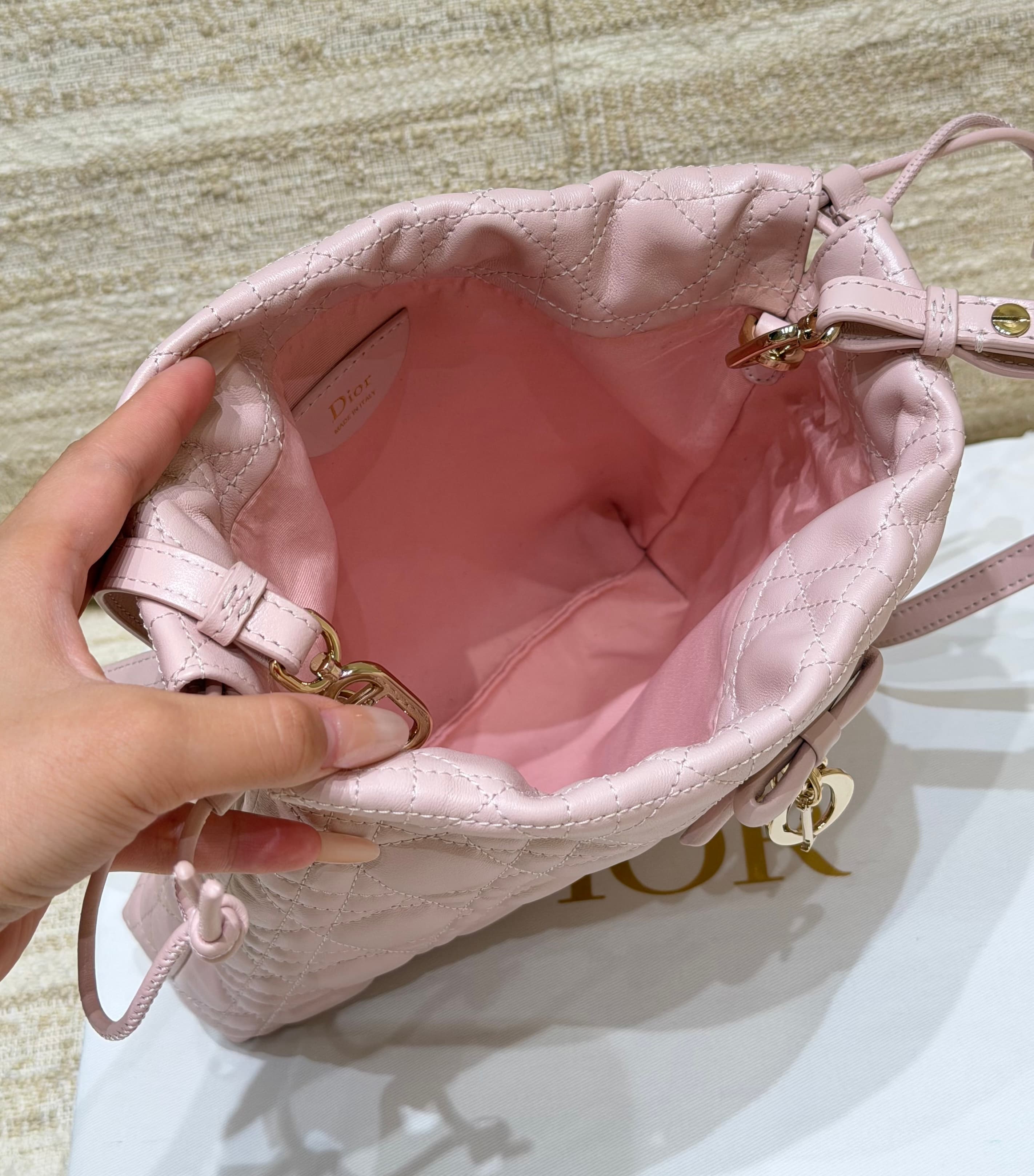 디올 퀼팅 버킷백 핑크