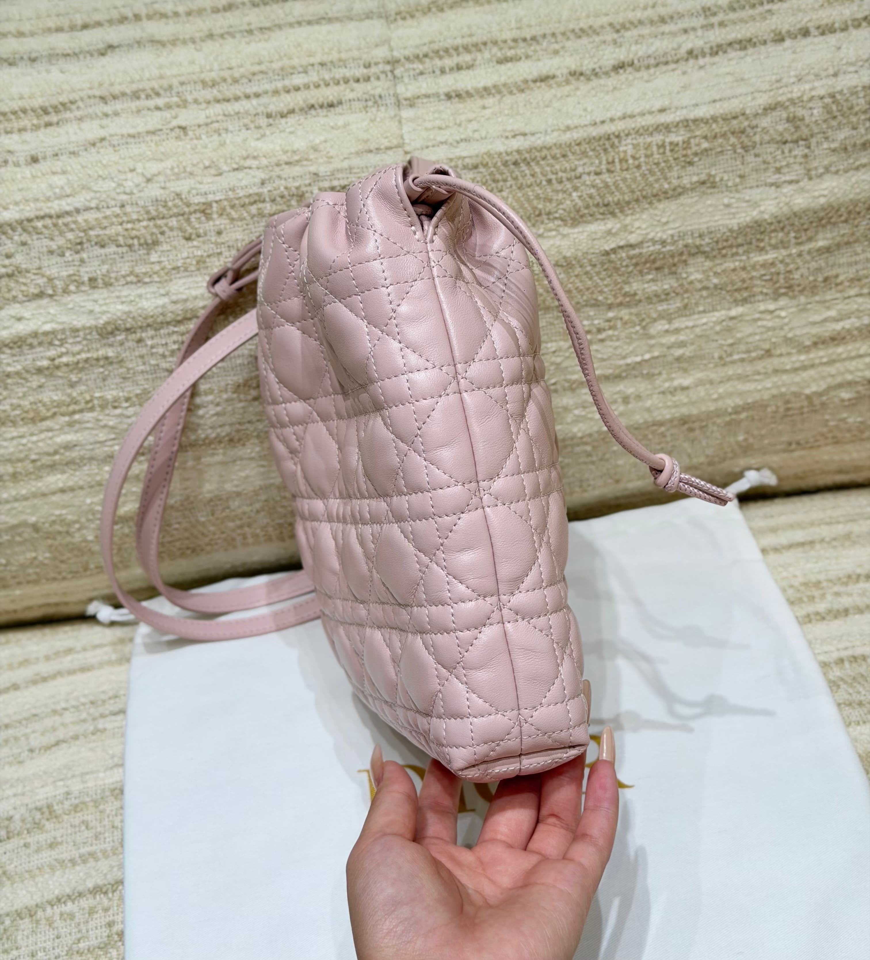 디올 퀼팅 버킷백 핑크