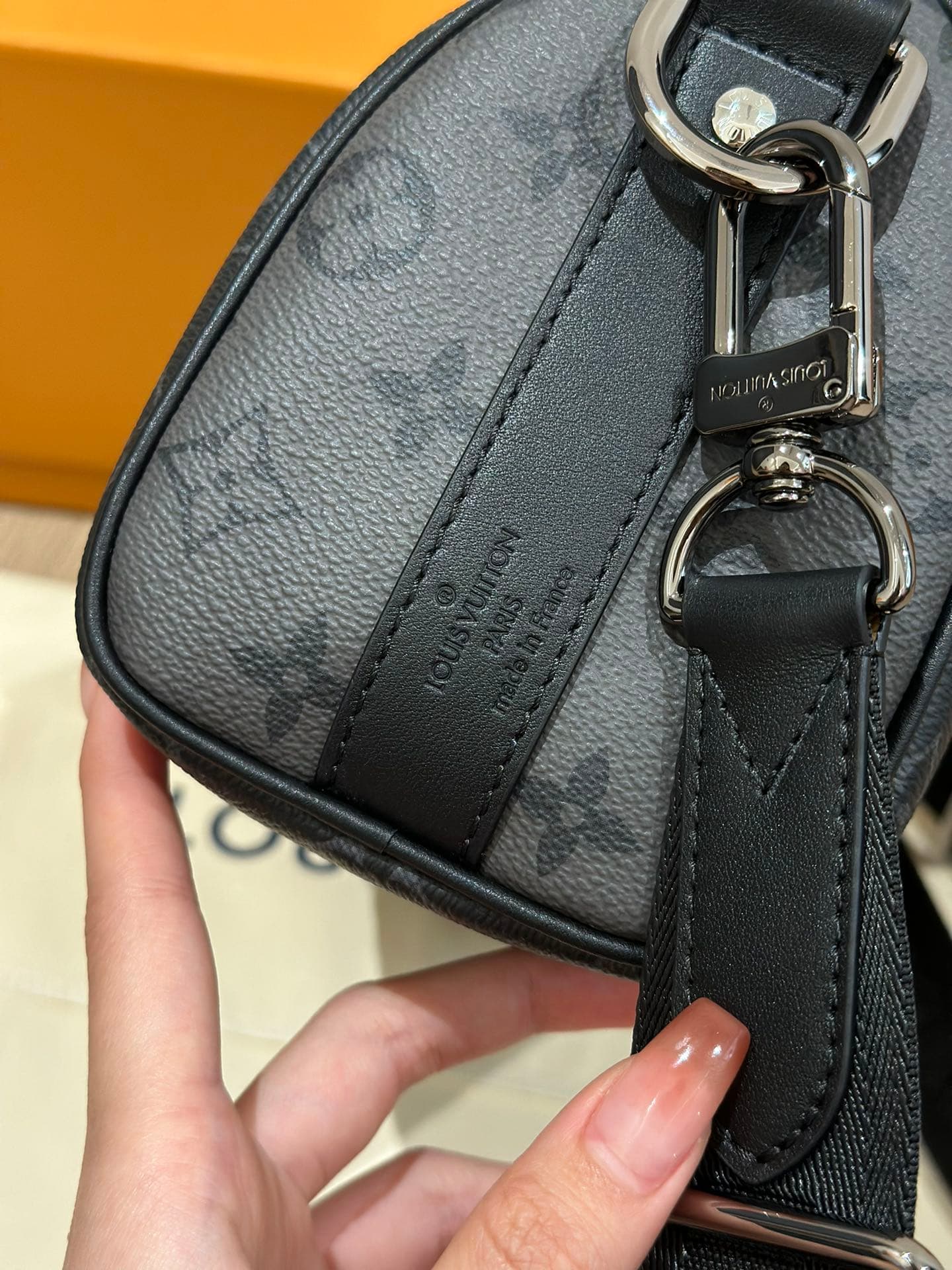 루이비통 키폴 25 필로우 Keepall 25 Pillow(신형) 모노그램 이클립스 블랙