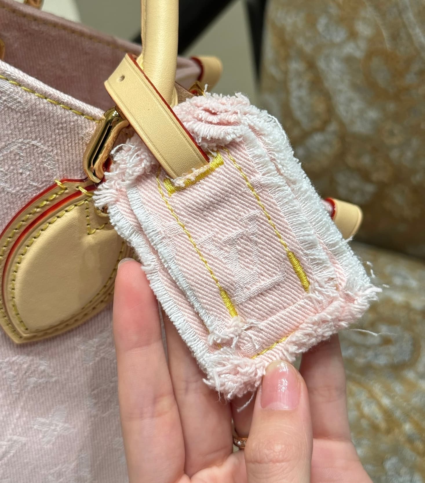 루이비통 온더고 MM (핑크)