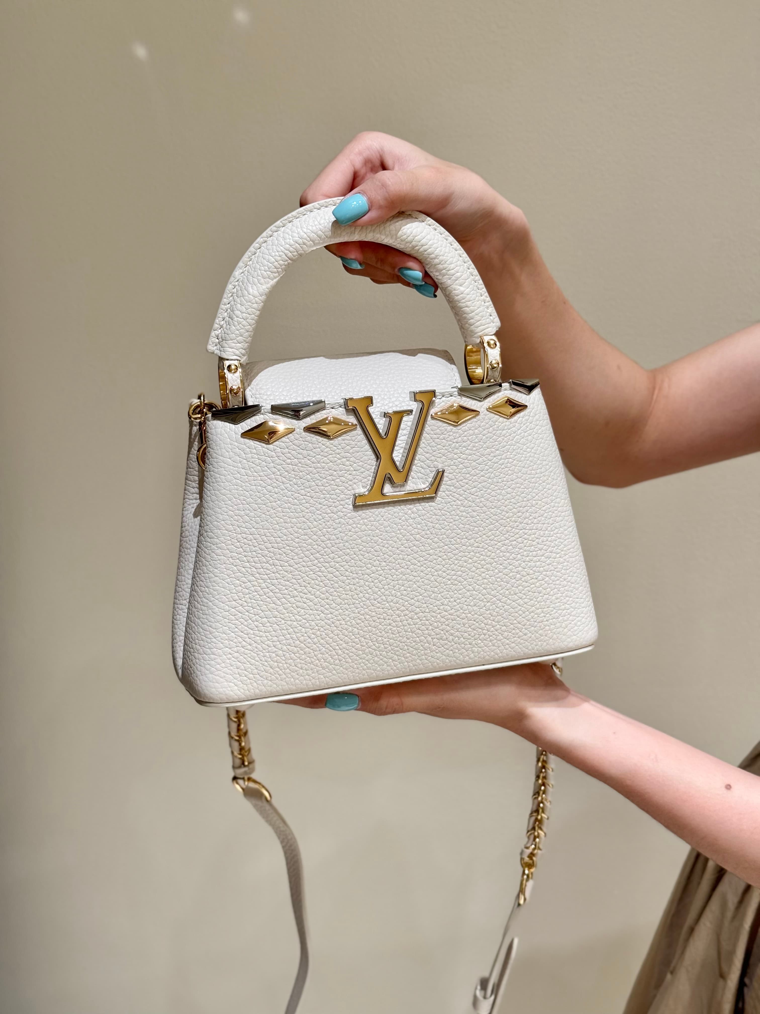 루이비통 카퓌신 미니 (크림)