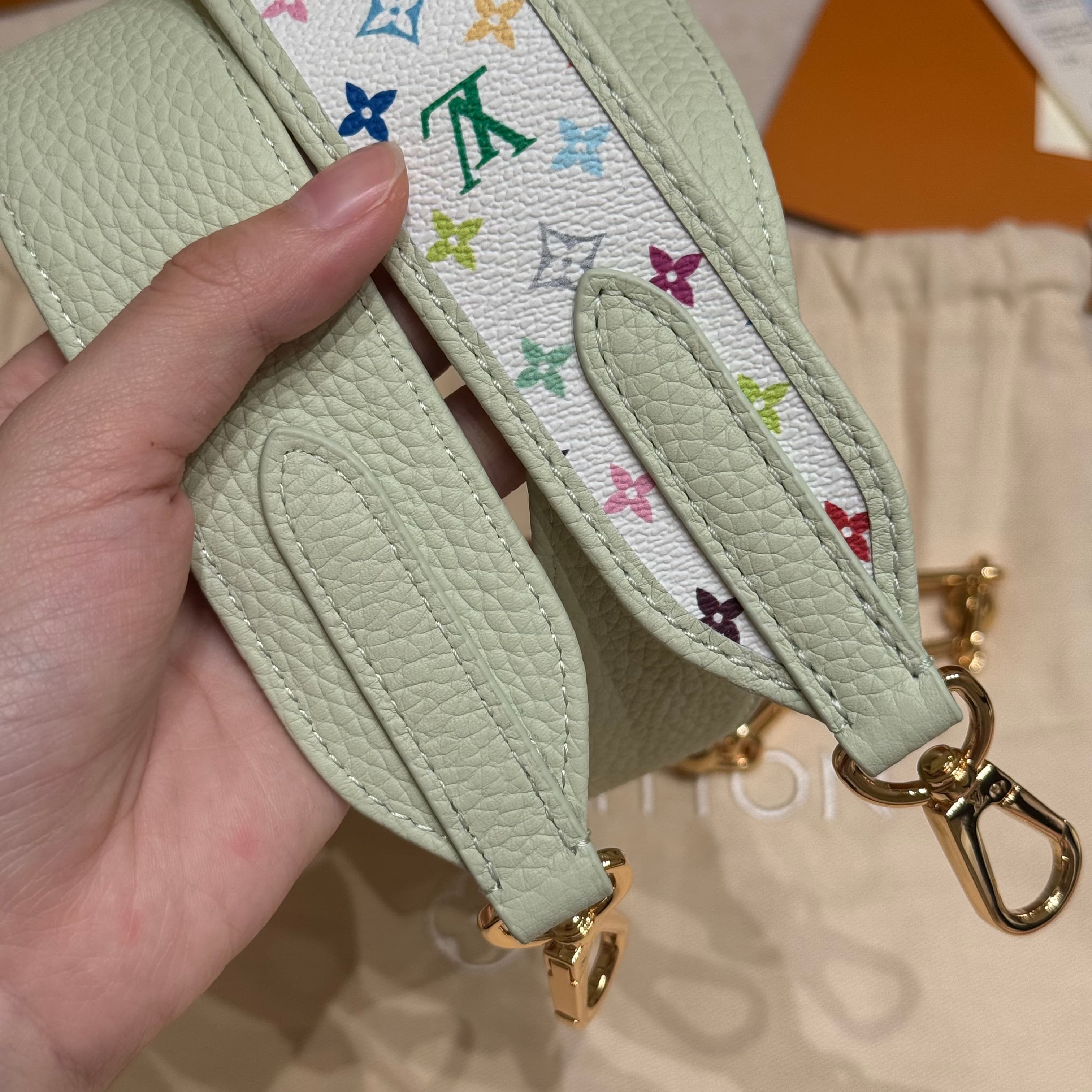 루이비통 카퓌신 미니 (그린)