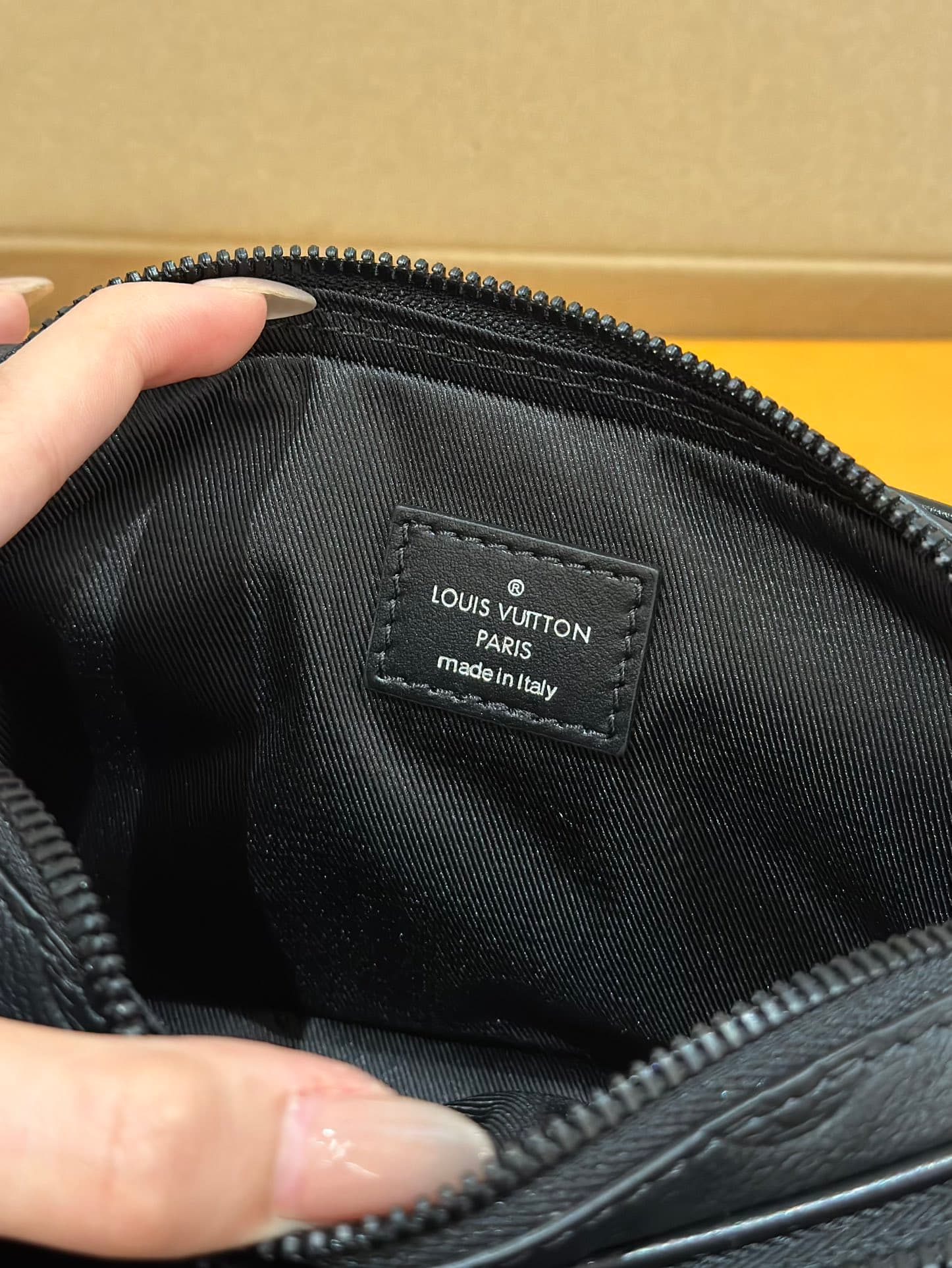 루이비통 카메라박스 (블랙)