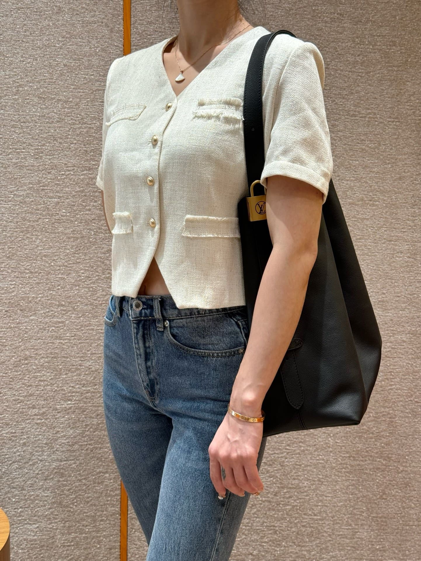 루이비통 로우 키 호보 MM (블랙)