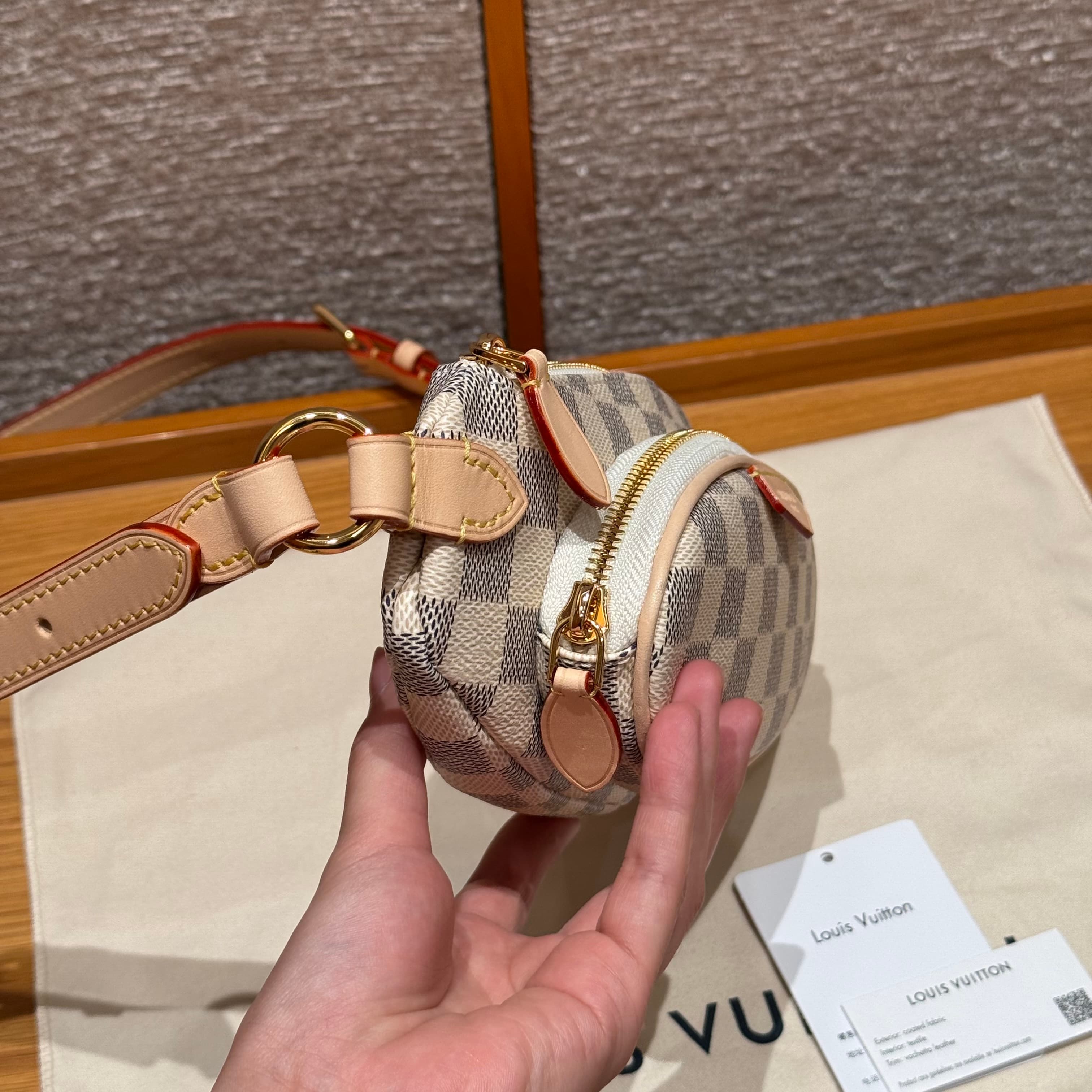 루이비통 밤백 (화이트)