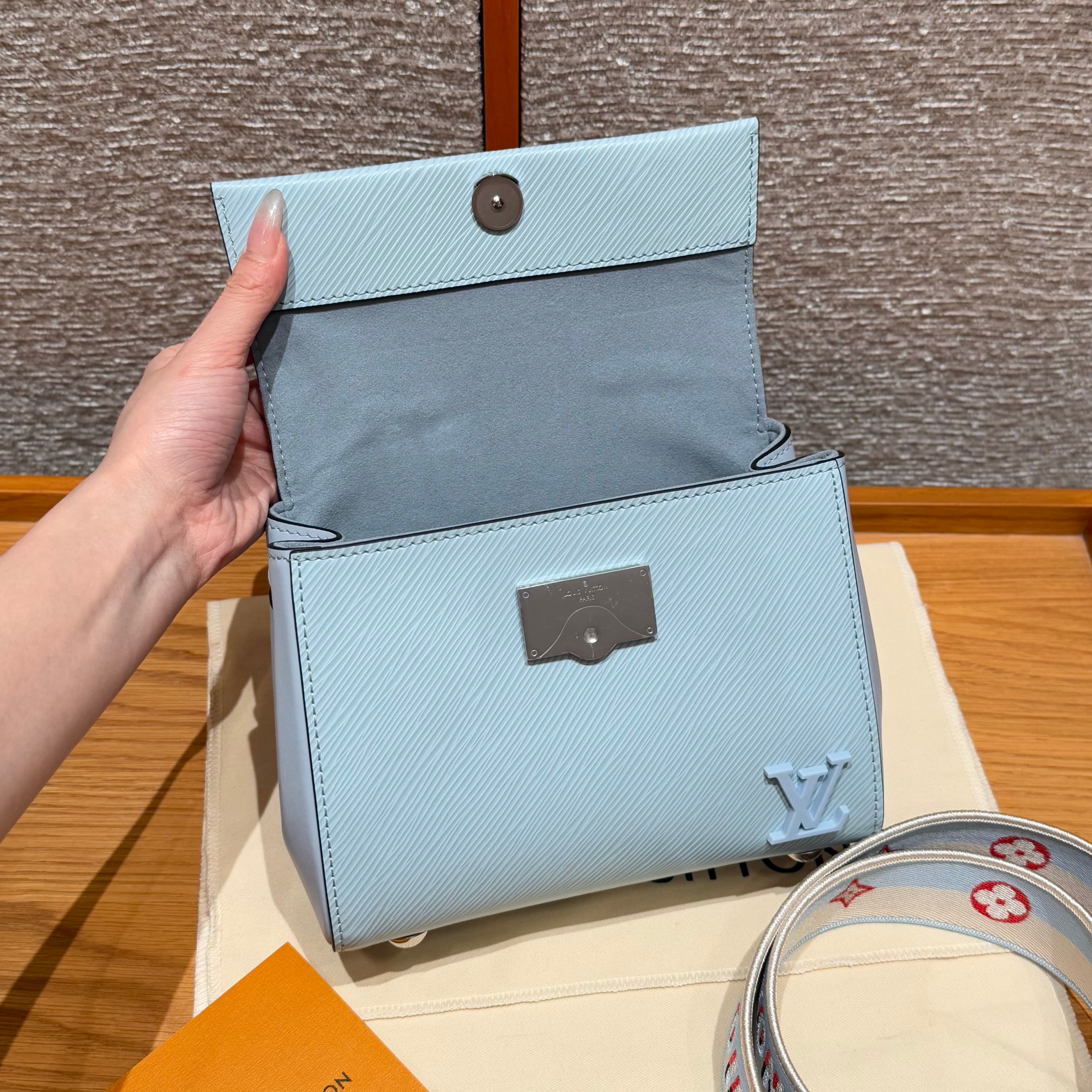 루이비통 클루니 BB (블루)