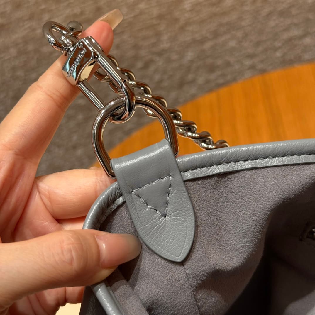 루이비통 로우 키 호보 PM (그레이)