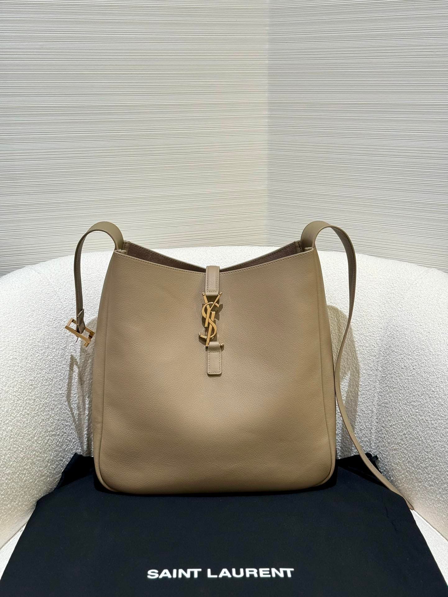 생로랑(YSL) 르 5아7 호보백 라지 토프