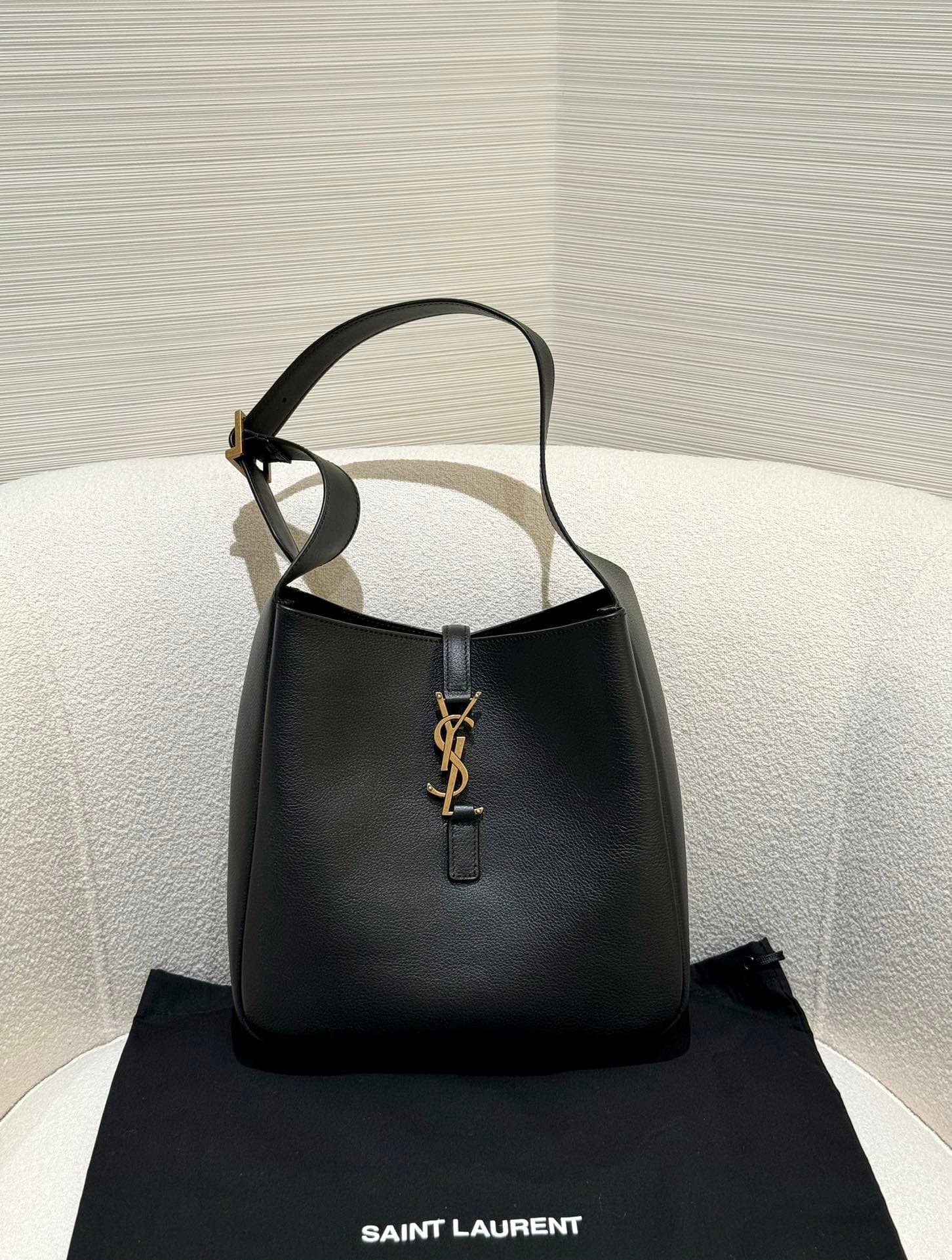 생로랑(YSL) 르 5아7 호보백 스몰 블랙